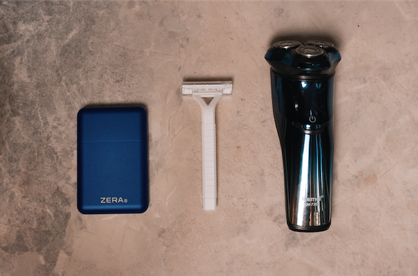 カード型でポケットにも余裕で入る！超小型電動シェーバー【ZERA S