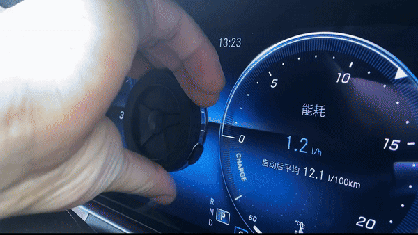 Vacuumシリーズ最新作！真空・マグネットでどこでも強力固定のスマホスタンド【Vacuum LIGHT】