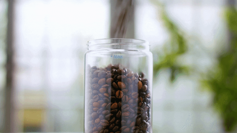 ワンクリックで真空を作る「キャニスター」とコーヒーの微粉を取り除く「シフター」で香り豊かで雑味のないあなた史上最高の味わいのコーヒーに【SHELBRU Bean Care Set】