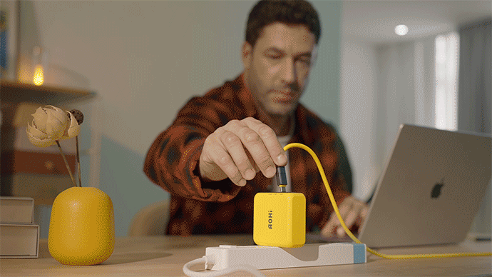 スマホ撮影革命！充電ケーブルにもストレージにもなる超小型マグネットUSB【AOHi MagFlash】