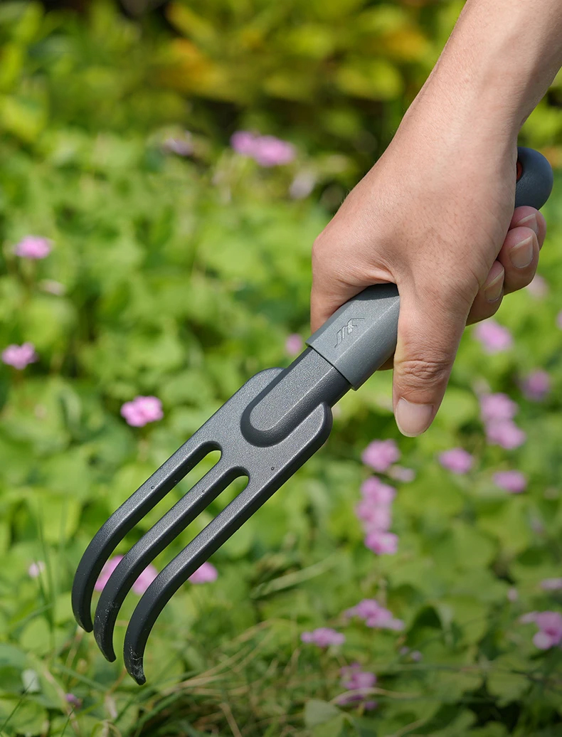 軽量でサクサク掘れる！丈夫で錆びにくい、目盛り付きガーデニング用スコップ【JM Gardening】