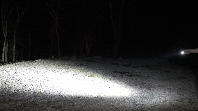 累計1万個出荷◎回転ヘッドで帽子装着OK！驚異の高輝度＆照射距離のLED懐中電灯【Flashlight P1】