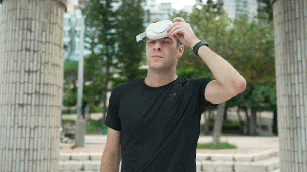 冷却×冷風で瞬間冷却！ 涼しさが8時間続くハンズフリークーラーQOOLA