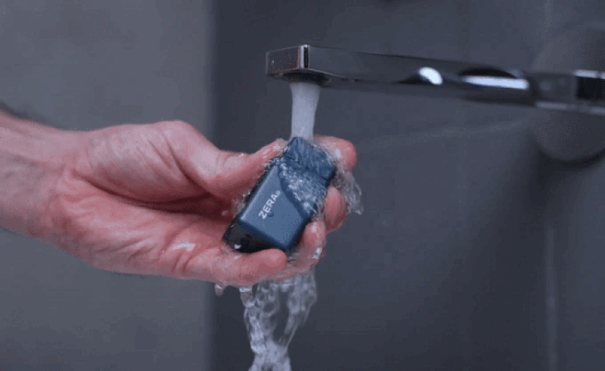ヒゲ剃り＋鼻毛ケアの2in1！防水・ロック機能付き電動シェーバー【ZERA M】