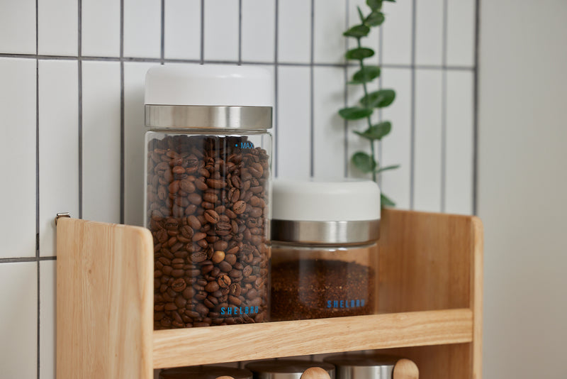 ワンクリックで真空を作る「キャニスター」とコーヒーの微粉を取り除く「シフター」で香り豊かで雑味のないあなた史上最高の味わいのコーヒーに【SHELBRU Bean Care Set】